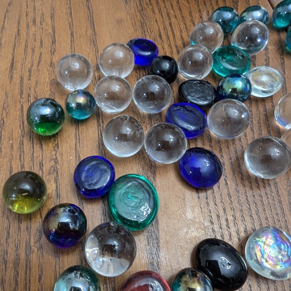 Vintage Marbles with black vase. Some marbles may not be vintage. - Picture 4 of 5